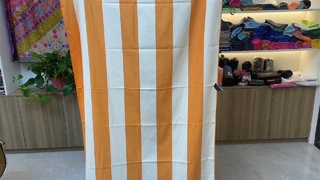 toalha de praia com listras